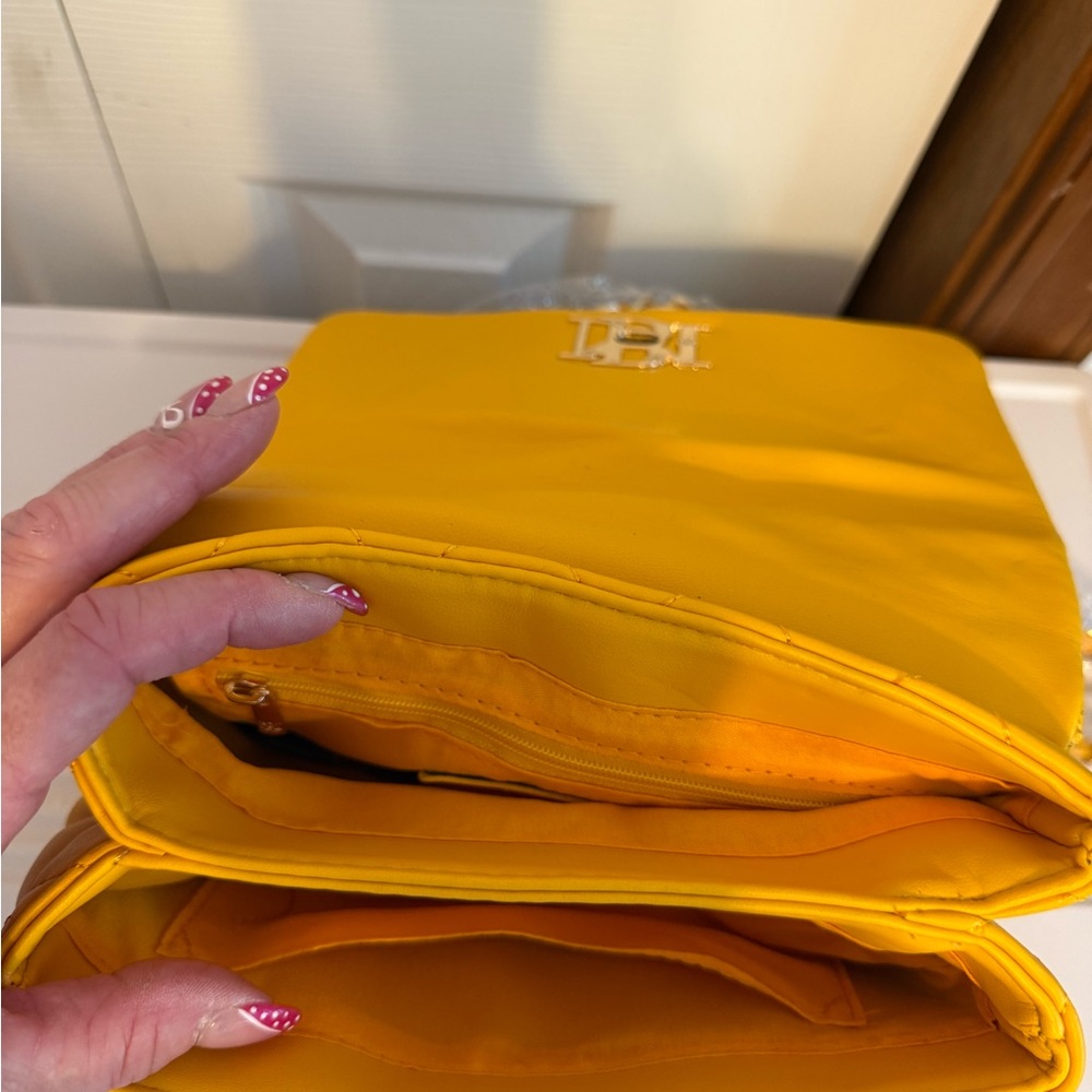 Badgley‎ Mischka Yellow Quilted Crossbody Bag - Picture 4 of 4
